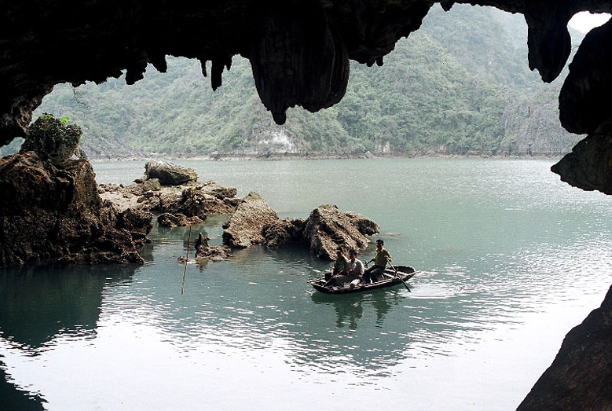 Tour CẢNG AO TIÊN – VỤNG TRÀ THẦN (ĐẢO TRÀ NGỌ LỚN) – BÃI TẮM CÁI LIM – ĐIỂM NEO ĐẬU NGHỈ ĐÊM MÁNG HÀ – KHU CÁI ĐÉ