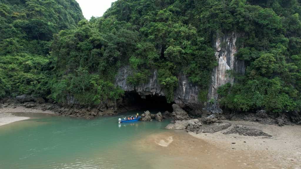 hang luồn Cái Đé